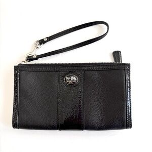 Coach Sutton Black Patent Leather Zippy Wristlet Wallet